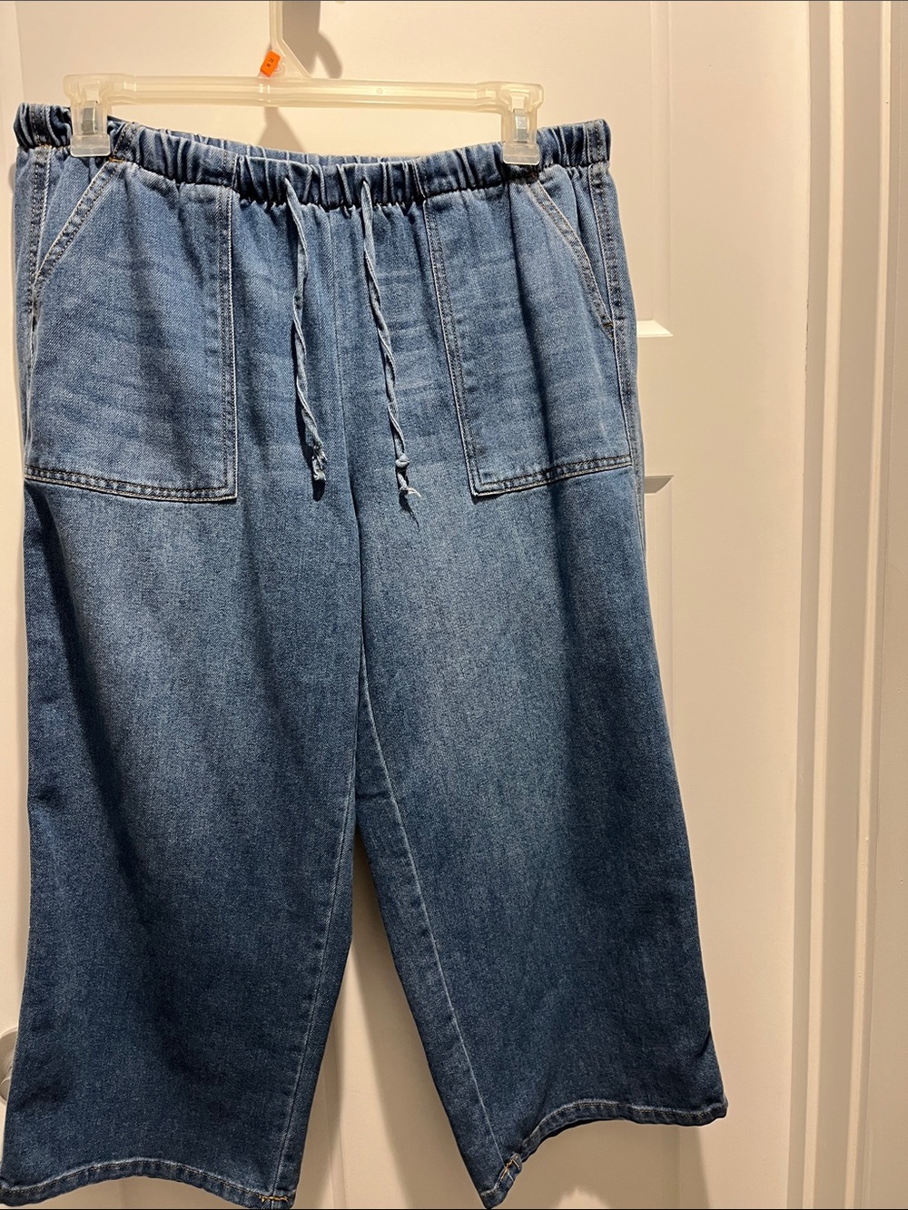 Vanilla Star Women's Light Blue Cropped Elastic-Waist Jeans
